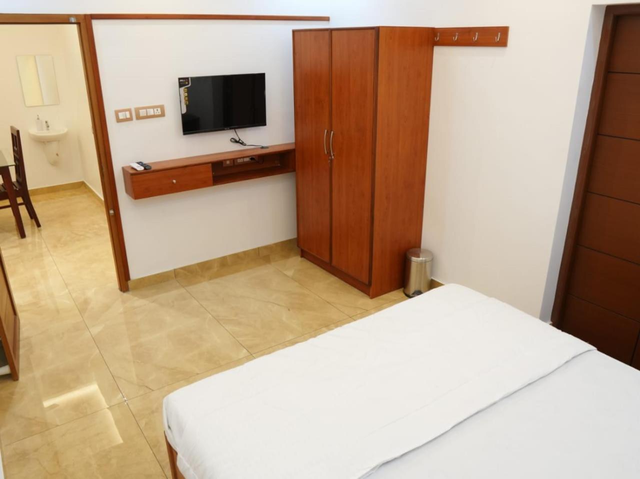 Neom'S Golden Gate Hotell Alwaye Exteriör bild
